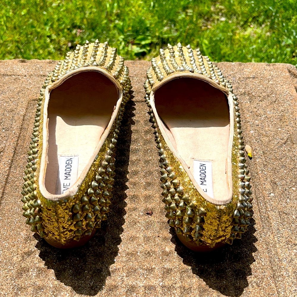 Vintage gold studs shoes